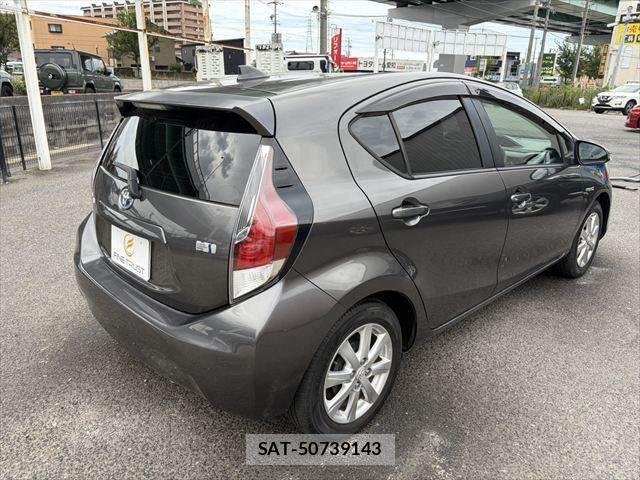 Toyota AQUA 2015-06 8779492-16
