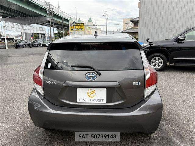 Toyota AQUA 2015-06 8779492-17