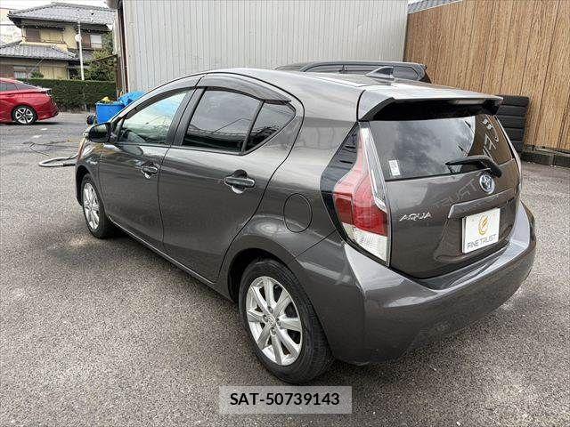 Toyota AQUA 2015-06 8779492-18