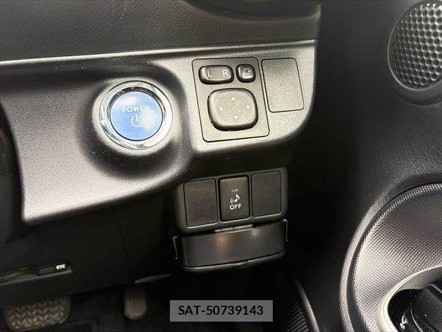 Toyota AQUA 2015-06 8779492-6
