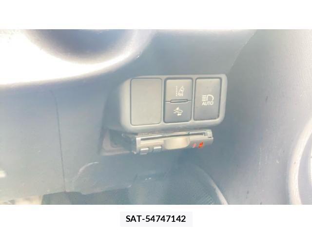 Toyota AQUA 2016-03 8779499-14