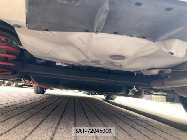 Toyota AQUA 2016-11 8779505-13