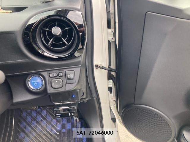 Toyota AQUA 2016-11 8779505-5