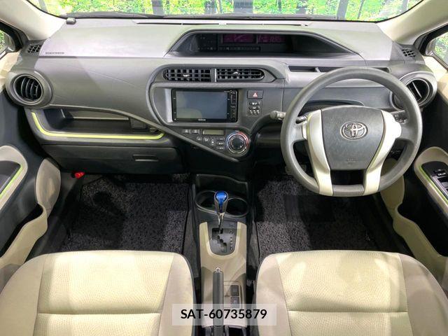 Toyota AQUA 2014-08 8779480-1