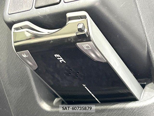 Toyota AQUA 2014-08 8779480-3