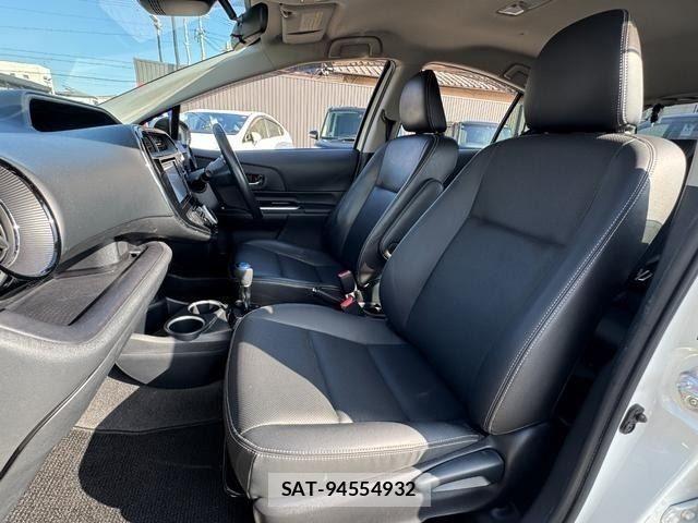 Toyota AQUA 2017-11 8779466-9