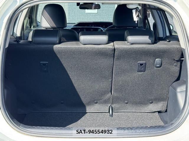 Toyota AQUA 2017-11 8779466-11
