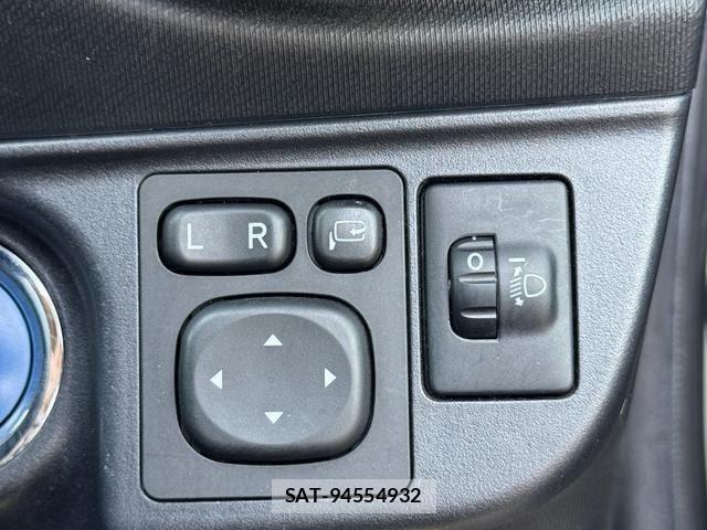 Toyota AQUA 2017-11 8779466-16