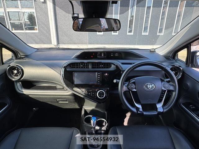 Toyota AQUA 2017-11 8779466-1