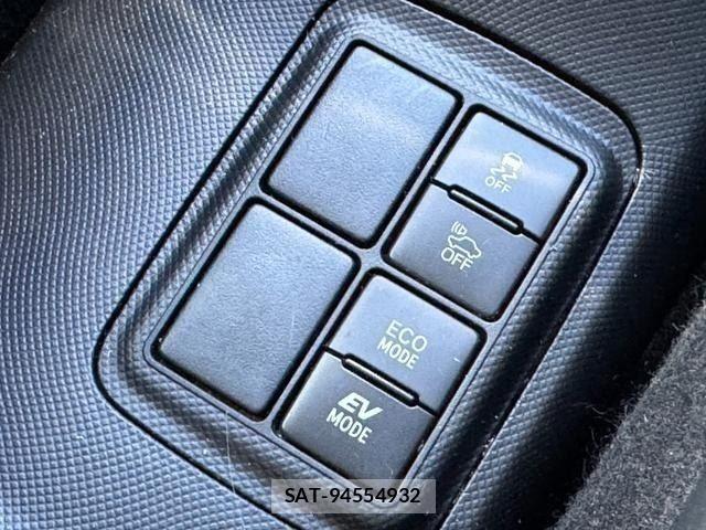 Toyota AQUA 2017-11 8779466-27