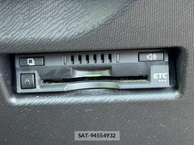 Toyota AQUA 2017-11 8779466-29