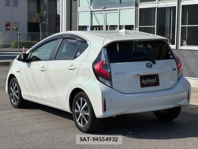 Toyota AQUA 2017-11 8779466-3