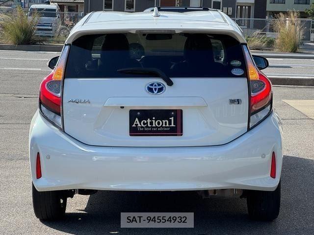 Toyota AQUA 2017-11 8779466-4