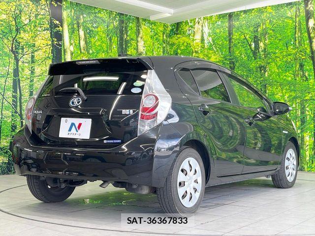 Toyota AQUA 2013-09 8779487-16