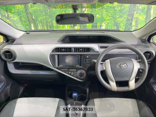 Toyota AQUA 2013-09 8779487-1