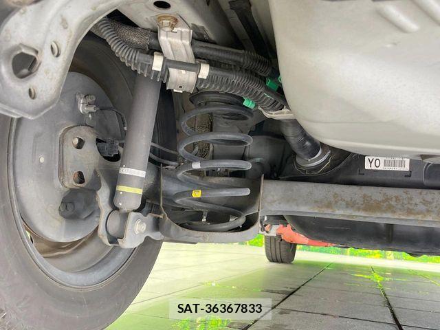 Toyota AQUA 2013-09 8779487-19
