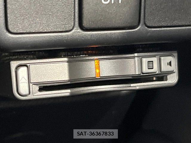 Toyota AQUA 2013-09 8779487-5