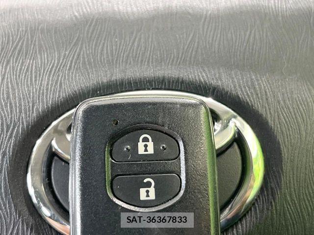 Toyota AQUA 2013-09 8779487-6