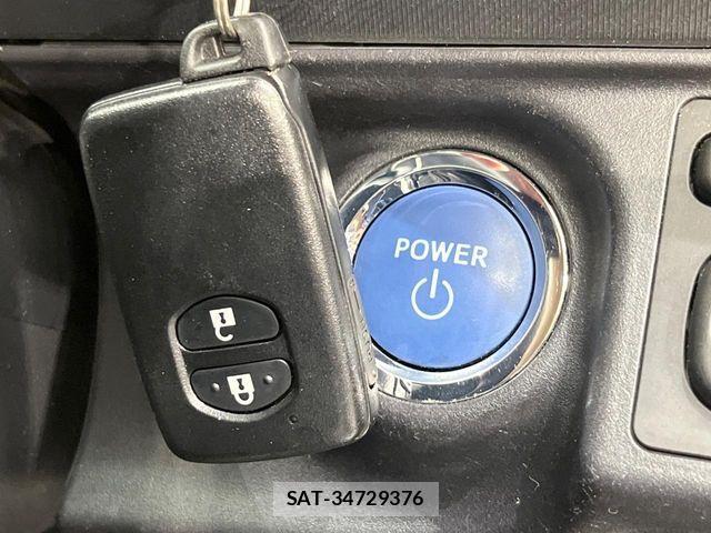 Toyota AQUA 2019-06 8779460-5