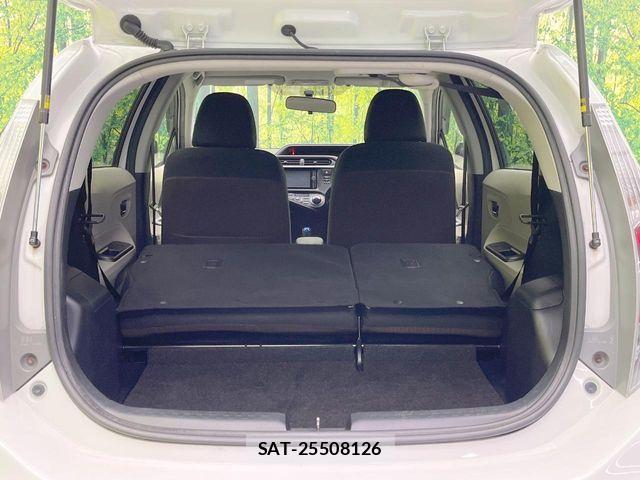 Toyota AQUA 2013-02 8795257-9