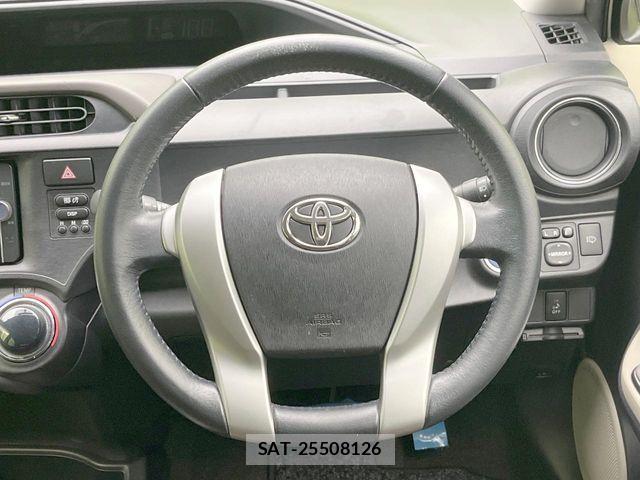 Toyota AQUA 2013-02 8795257-10