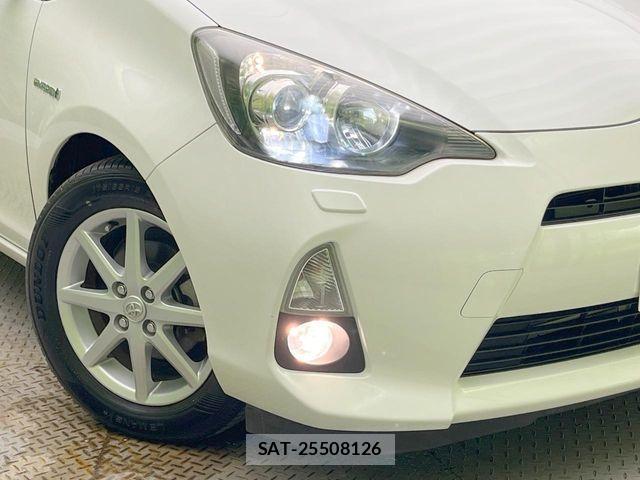 Toyota AQUA 2013-02 8795257-11