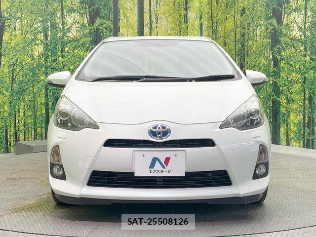 Toyota AQUA 2013-02 8795257-13