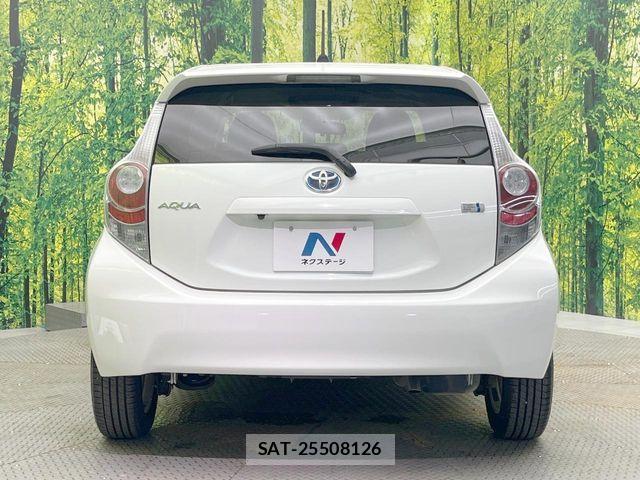 Toyota AQUA 2013-02 8795257-14