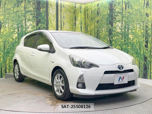 Toyota AQUA 2013-02 8795257-15