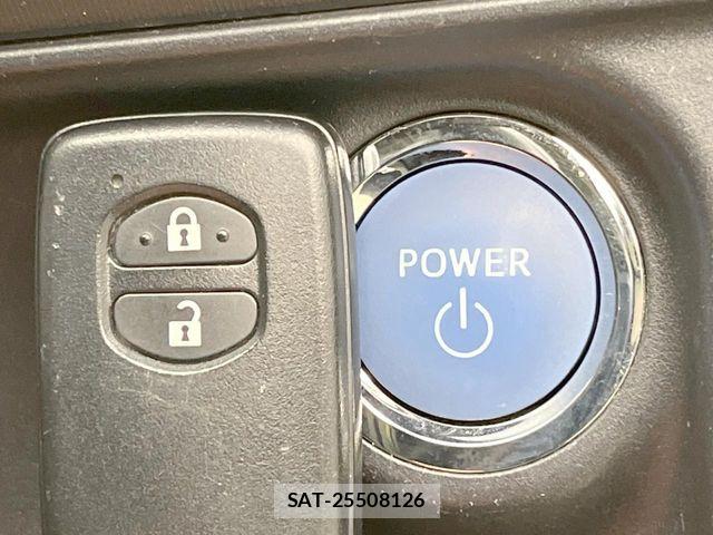 Toyota AQUA 2013-02 8795257-5