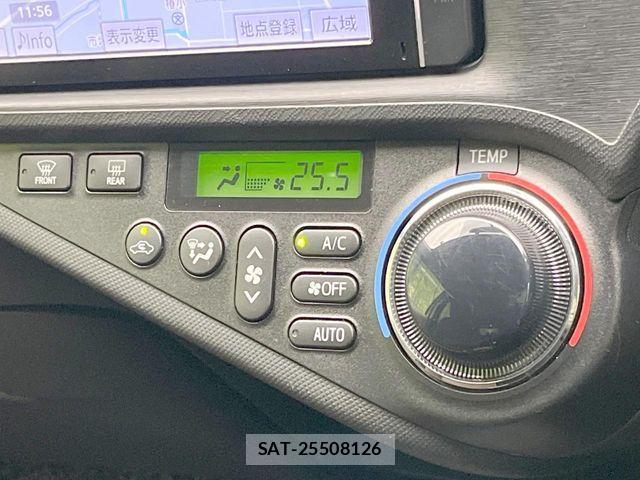 Toyota AQUA 2013-02 8795257-6