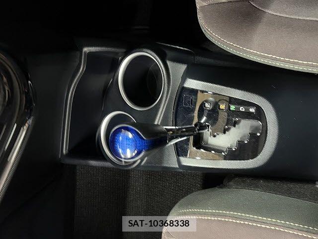 Toyota AQUA 2017-09 8795246-11