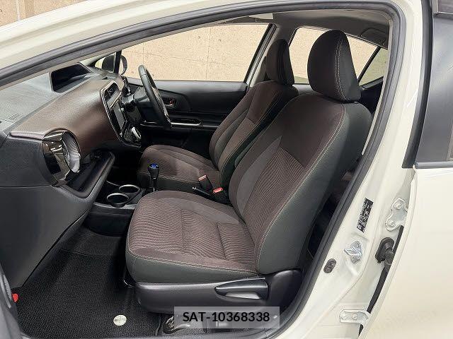Toyota AQUA 2017-09 8795246-4