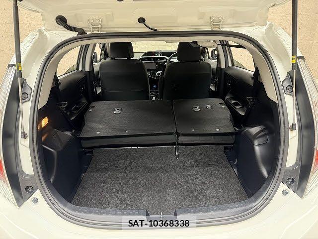 Toyota AQUA 2017-09 8795246-5