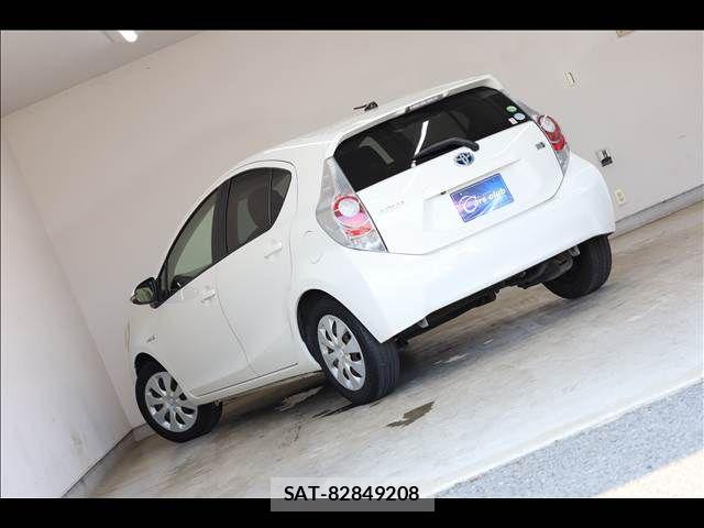 Toyota AQUA 2013-05 8795265-10