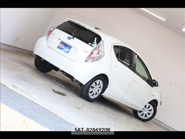 Toyota AQUA 2013-05 8795265-11