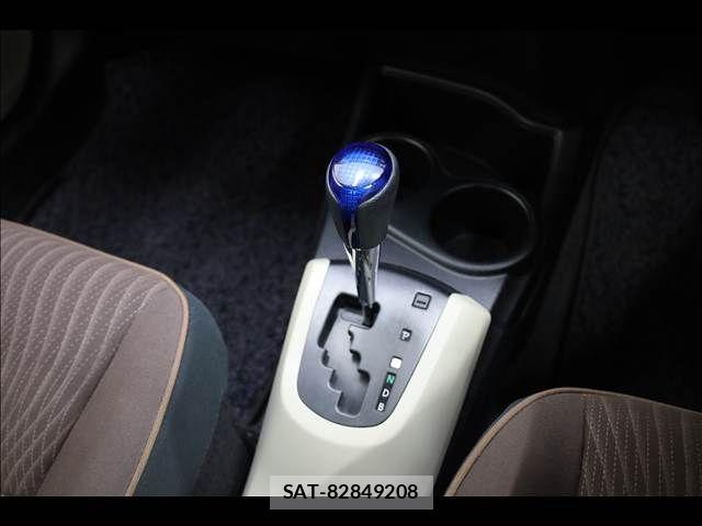 Toyota AQUA 2013-05 8795265-16