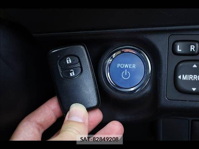 Toyota AQUA 2013-05 8795265-3