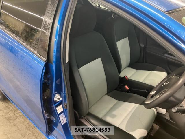 Toyota AQUA 2014-03 8795267-14