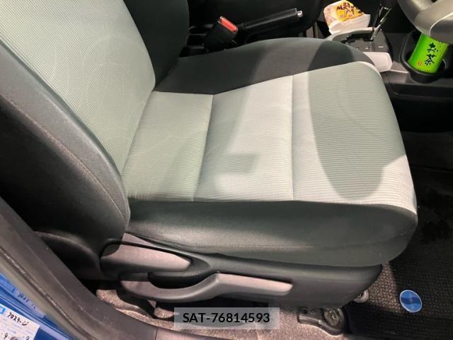 Toyota AQUA 2014-03 8795267-15