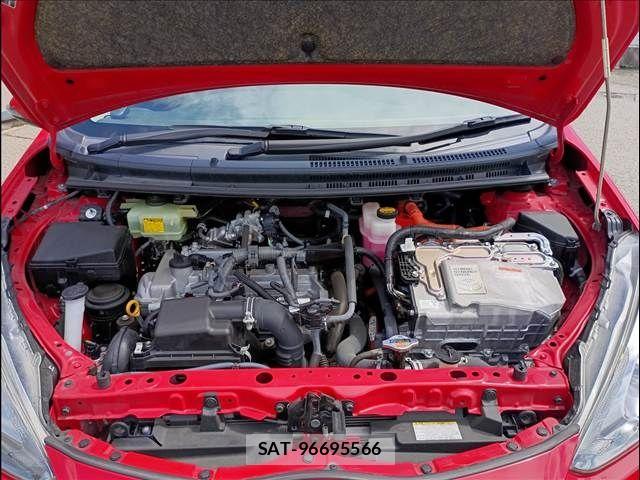 Toyota AQUA 2016-05 8795258-14