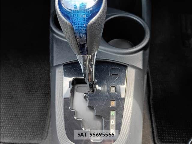 Toyota AQUA 2016-05 8795258-6