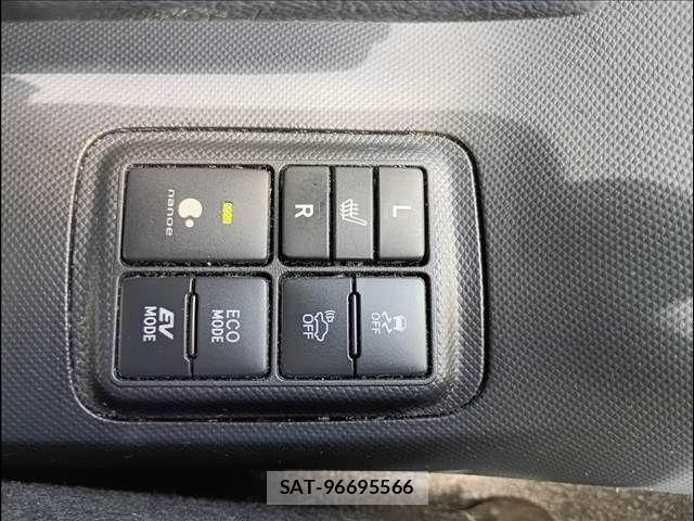 Toyota AQUA 2016-05 8795258-7