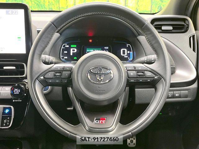 Toyota AQUA 2023-10 8795229-10