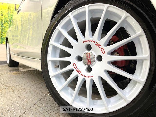 Toyota AQUA 2023-10 8795229-12