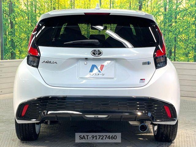 Toyota AQUA 2023-10 8795229-14