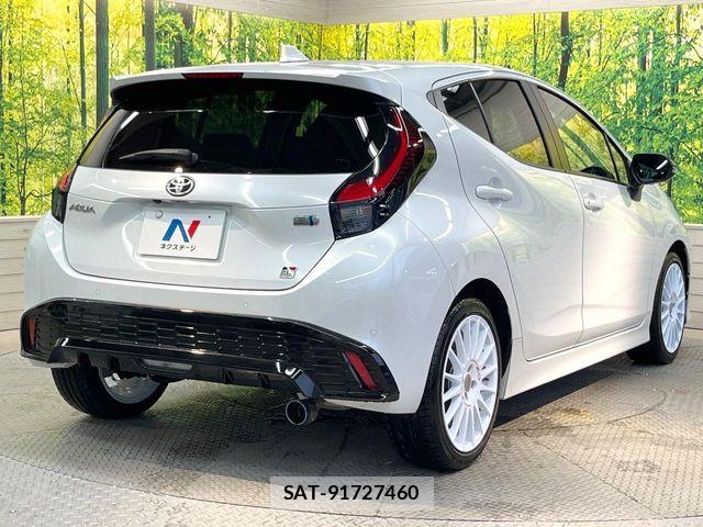 Toyota AQUA 2023-10 8795229-16