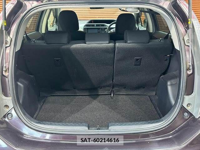 Toyota AQUA 2014-01 8795260-12