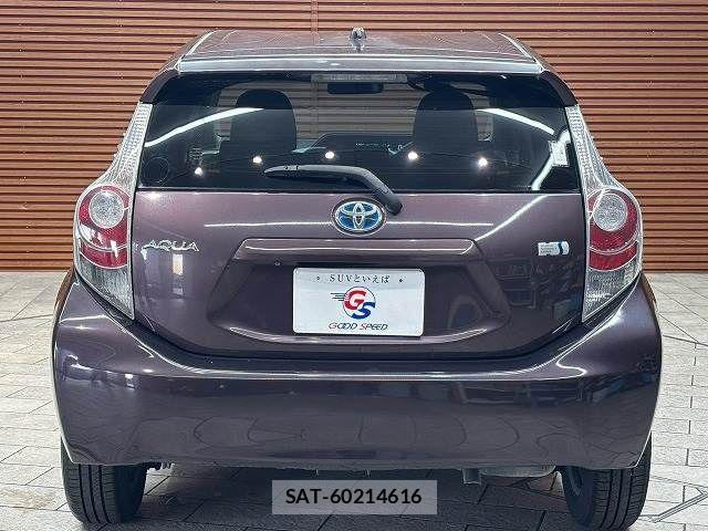 Toyota AQUA 2014-01 8795260-15