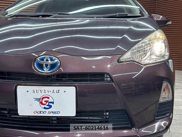 Toyota AQUA 2014-01 8795260-18